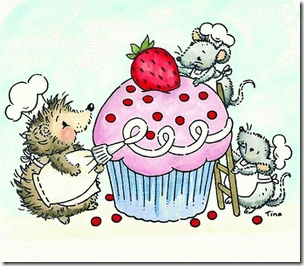 WDS764 Critters Decorating a Cupcake