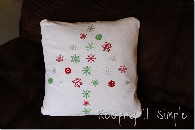 Christmas snowflake pillow (1)