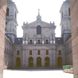 10.- Juan de Herrera. Patio de los Reyes y fachada de la Iglesia. El Escorial
