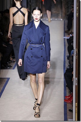 Ysl-SPRING-2011-RTW-podium-006_runway