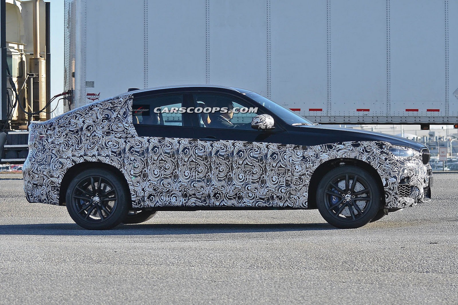 [2016-BMW-X6-M-63.jpg]