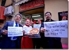 La protesta dei pizzaioli di Napoli