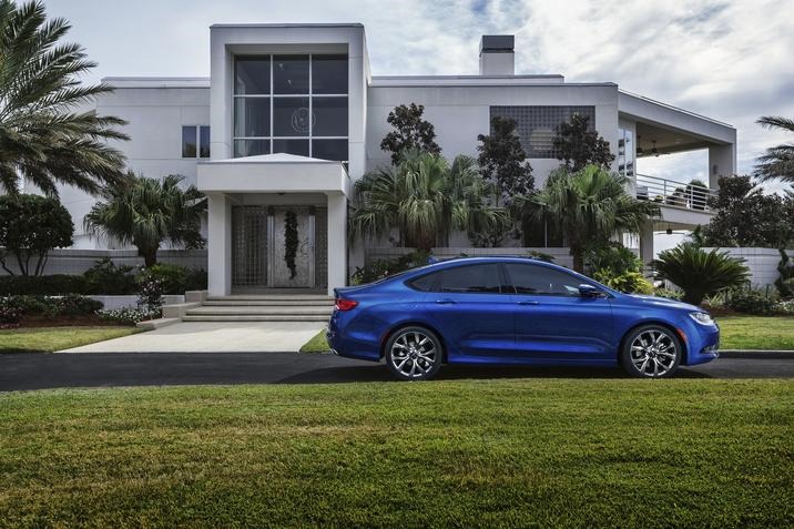 [2015-Chrysler-200-4%255B8%255D.jpg]