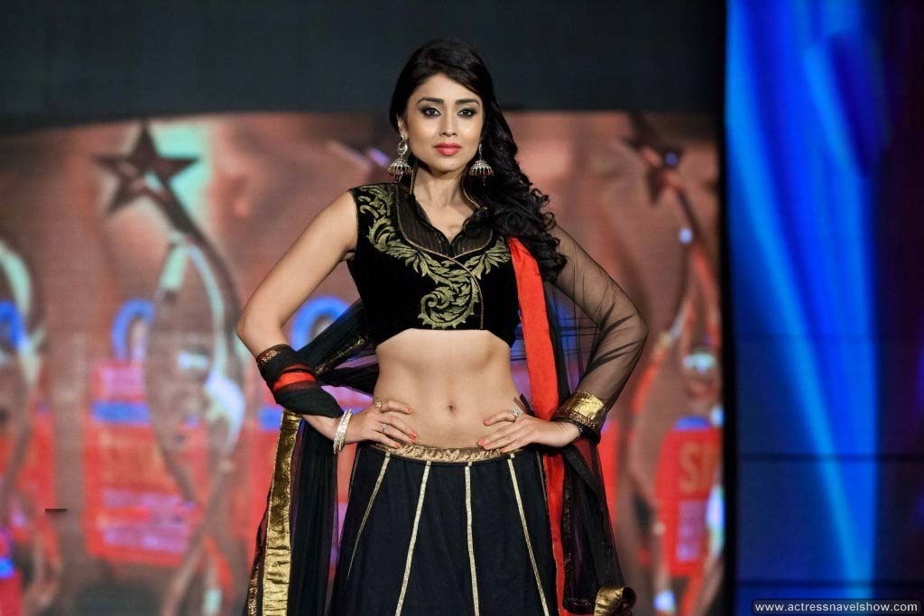 [shriya%2520hot%2520navel%2520show%255B7%255D.jpg]