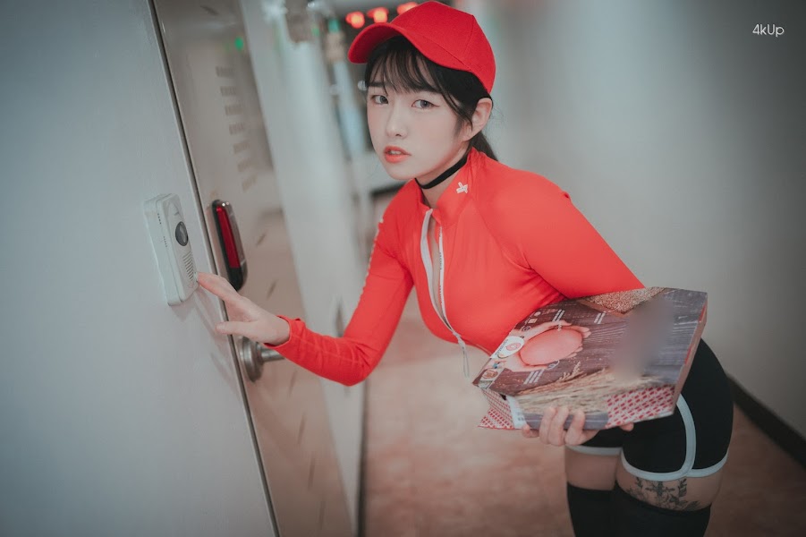 DJAWA Photo – Sonson (손손) Pizza Girl