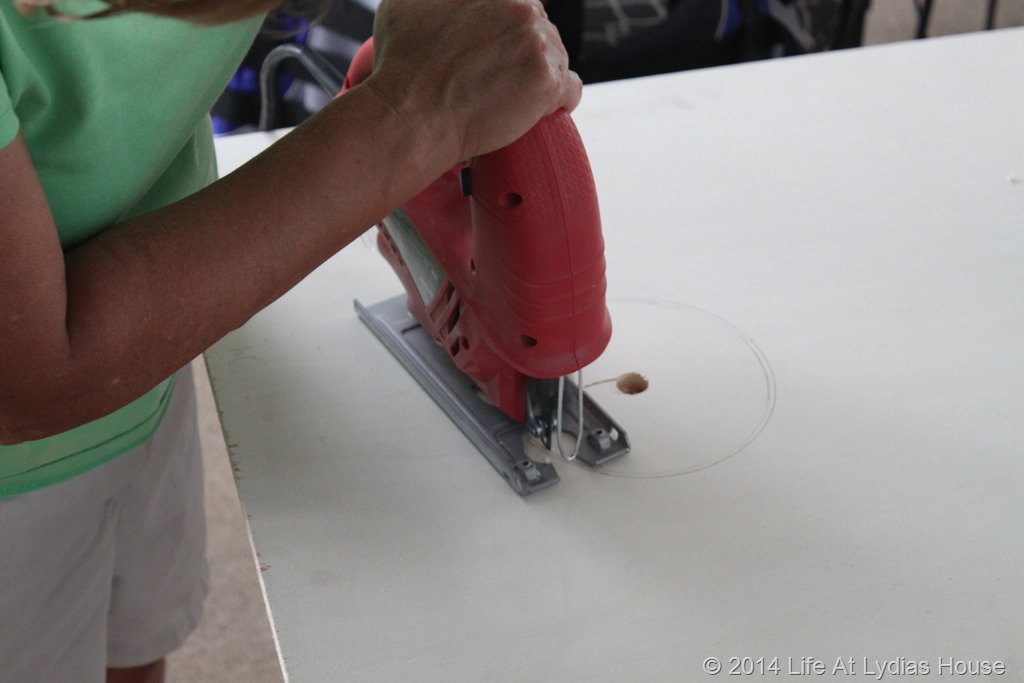 [using%2520a%2520jig%2520saw%2520to%2520cut%2520the%2520hole%255B3%255D.jpg]