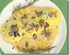 Ravioli ripieni di baccalà con tartufo e crema di ceci