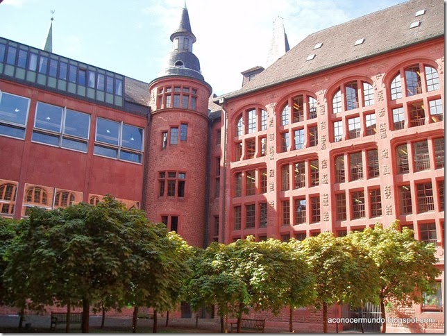 50-Heidelberg. Patio de la Biblioteca de la Universidad - P9020084