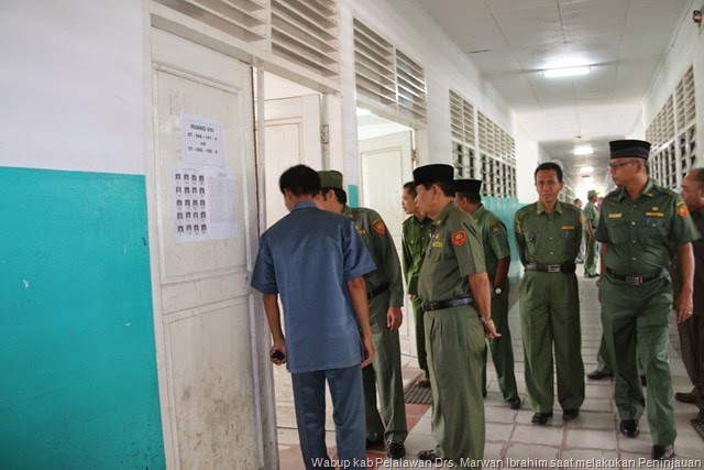 [Wabup%2520Pelalawan%2520Drs.H.%2520Marwan%2520Ibrahim%2520beserta%2520jajaran%2520saat%2520memantau%2520UN%2520Sd%255B20%255D.jpg]