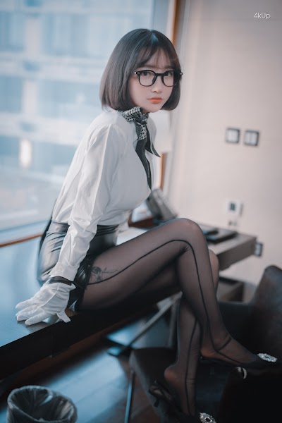 DJAWA Photo – Son Ye-Eun (손예은) Naughty Supervisor
