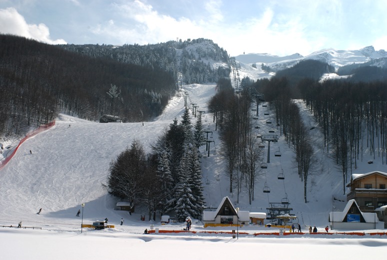CERRETO LAGHI, LOCALITA' SCIISTICA (REGGIO EMILIA)<br />PARCO REGIONALE DELL'ALTO APPENNINO REGGIANO O PARCO DEL GIGANTE