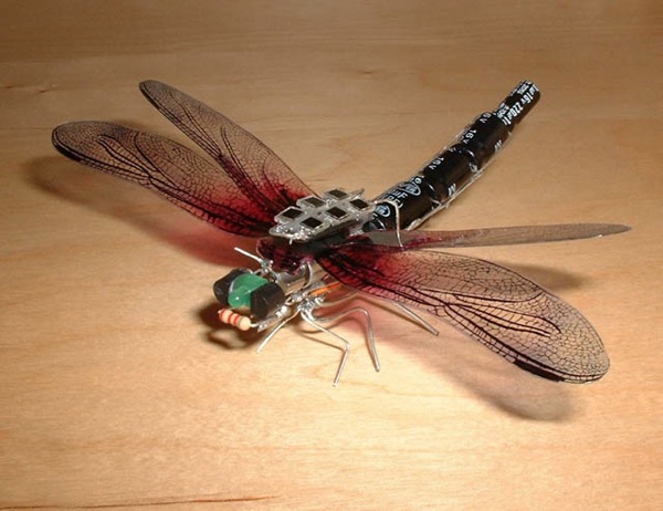 Solar dragonfly robot