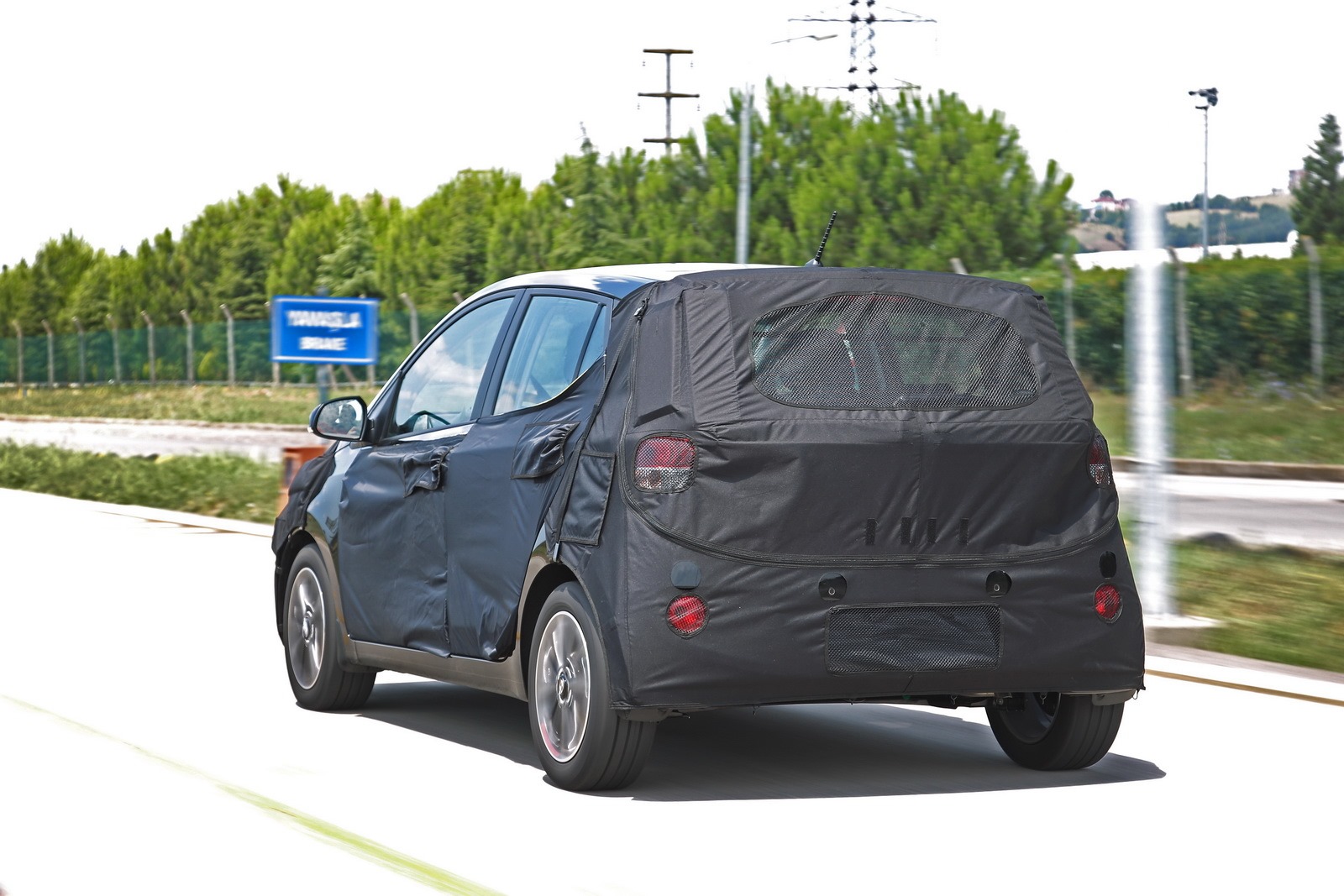 [Hyundai-i10-8%255B2%255D.jpg]