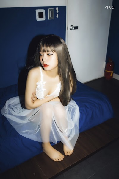Jeong Jenny (정제니) – Jenny’s maturity – Moon Night Snap