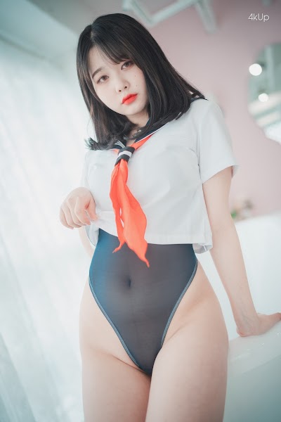 DJAWA Photo – Zia (지아) Swimming Lessons