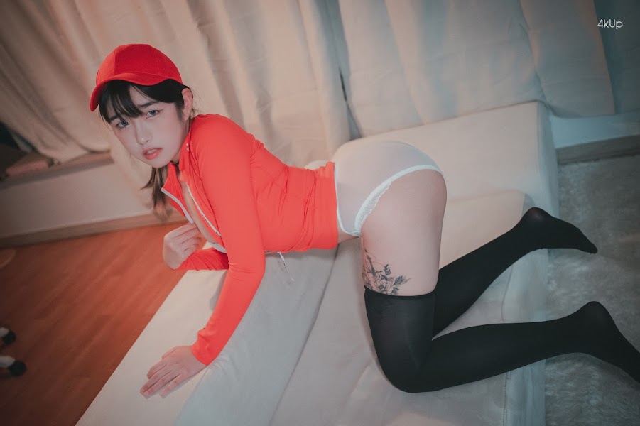 DJAWA Photo – Sonson (손손) Pizza Girl