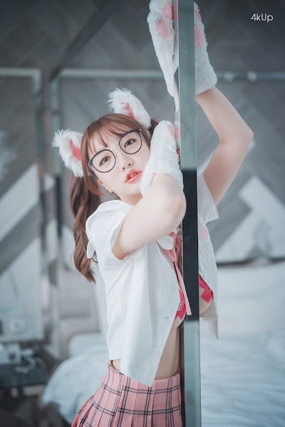 DJAWA Photo – Son Ye-Eun (손예은) Cute Pink