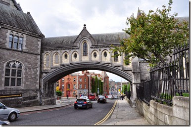 Dublín. Arco que une Dublinia con la Catedral de la Stma. Trinidad - DSC_0469