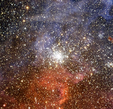 o aglomerado NGC 2100 na Grande Nebulosa de Magalhães