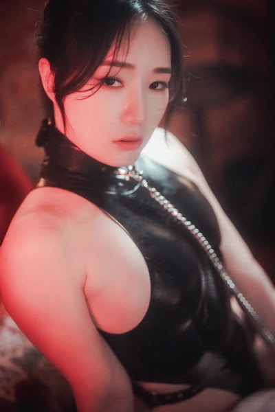 DJAWA Photo – Pia (피아) “Cling to Latex”
