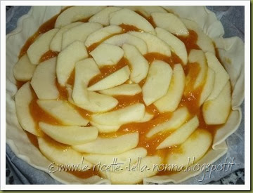 Torta sfogliata di mele con marmellata di pesche (4)