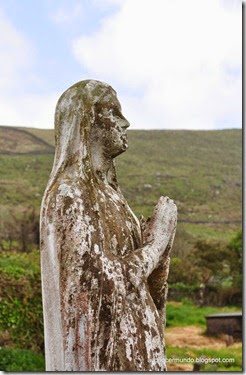Peninsula de Dingle. Ruta de Slea Head. Kilmakedar church. Estatua Virgen - DSC_0247