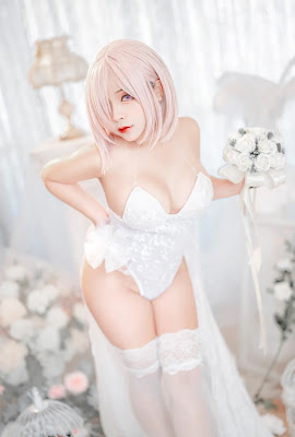 Coser@Sayo Momo Mashu White Lingerie Body Oil