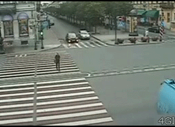 Resultado de imagem para gif de atropelamento