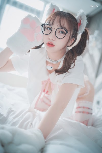DJAWA Photo – Son Ye-Eun (손예은) Cute Pink