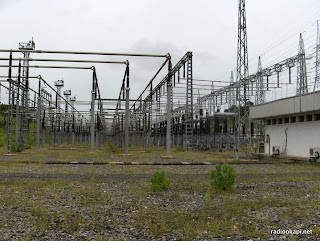 Poste de dispersion d'Inga où l'électricité part vers les lignes HTA (SNEL), 2006.