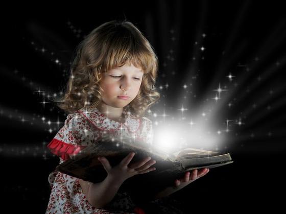 menina-lendo-um-livro-de-onde-saem-estre