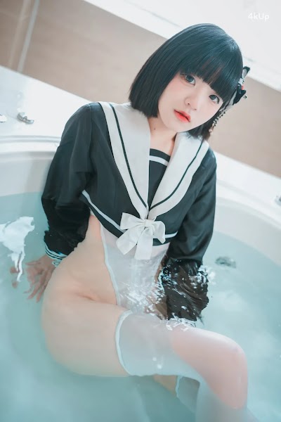 DJAWA Photo – Jeong Jenny (정제니) “Swimming Lessons #12”