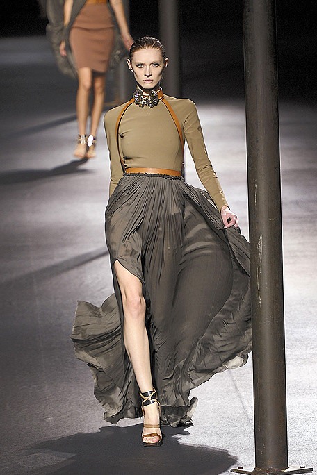 [Lanvin-SPRING-2011-RTW-PODIUM-003_runway%255B3%255D.jpg]