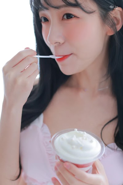 쏘블리 (@leeesovely) Housekeeper 2-1 Photo Set Collection