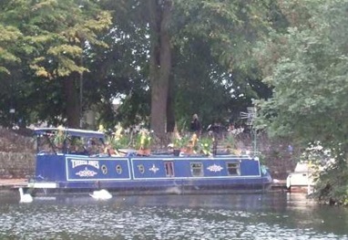 Houseboat_Thames_Windsor1_sml