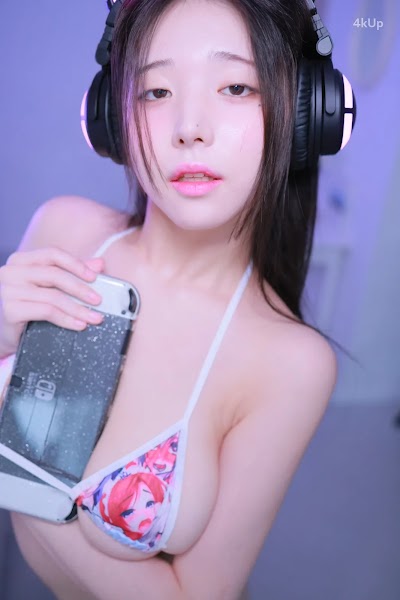 YeonWoo (연우) Otaku Girl