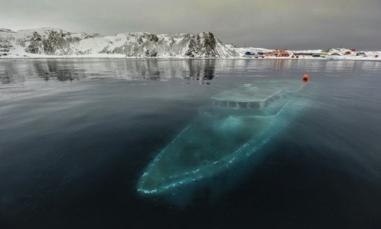 Iate Sunken na Antártida
