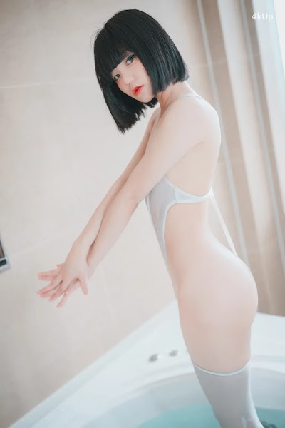 DJAWA Photo – Jeong Jenny (정제니) “Swimming Lessons #12”