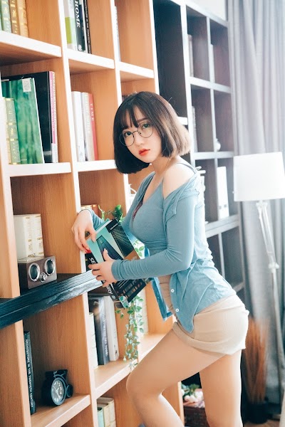 [Loozy] Son Ye-Eun (손예은) Librarian Girl