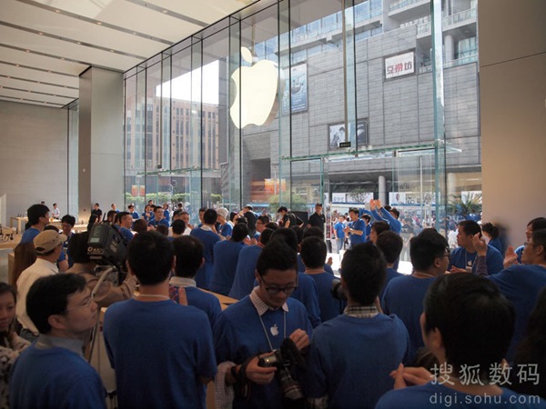 Apple Store, 南京東路 由 搜狐娛樂網