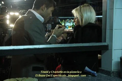 Tinelli y Charlotte en la pizzeria 2.jpg