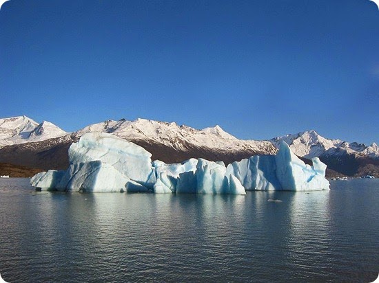 Glacial_iceberg_in_Argentina