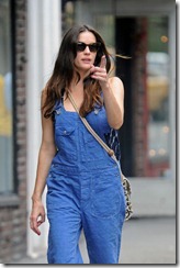 Liv Tyler smiles spends labor day out New S6TmircUSBml