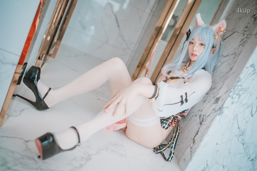 DJAWA Photo – Bambi (밤비) Le Chat Porte un Qípáo
