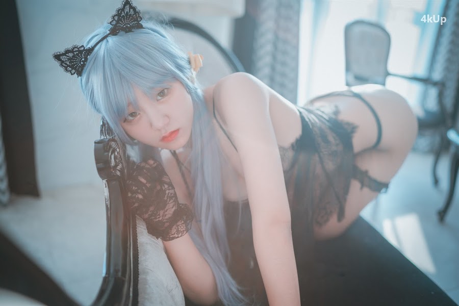 DJAWA Photo – Jeong Jenny (정제니) Schwarz und Wei Katzenmädchen