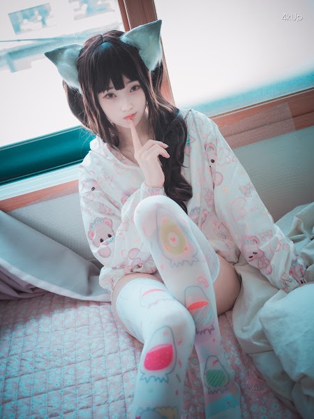 DJAWA Photo – Bambi (밤비) The cat I picked up turned into a girl