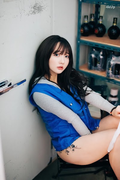 [Loozy] Son Ye-Eun (손예은) CS Part Timer