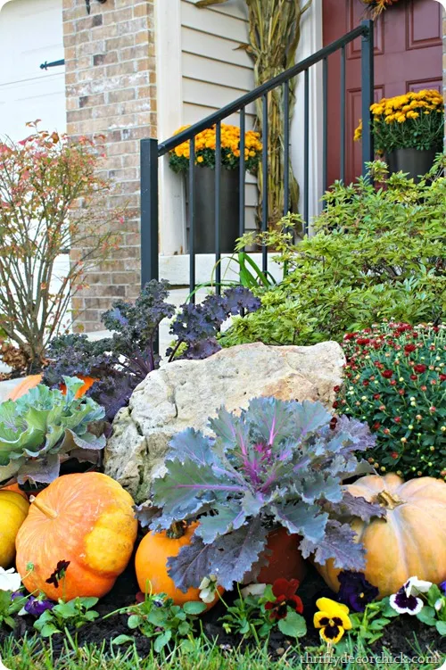outdoor fall decorating