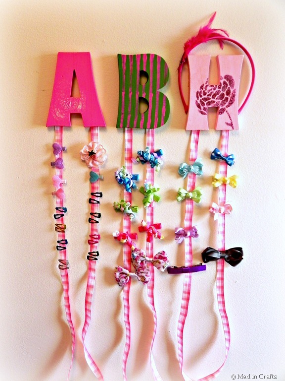 [bow-holding-monogram89.jpg]