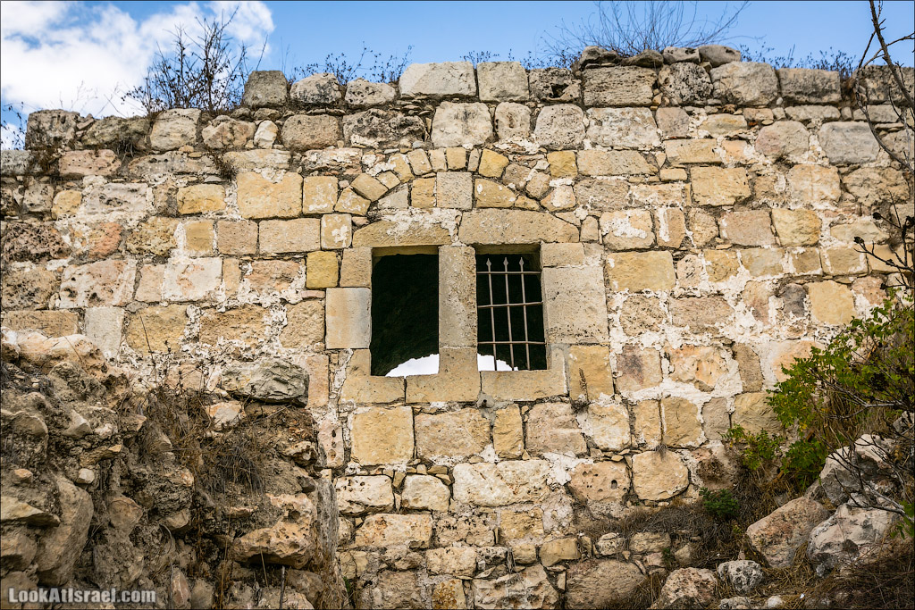 LookAtIsrael.com - Фото путешествия по Израилю | Крепость Бельмонт в кибуце Цуба | Belmont fortress